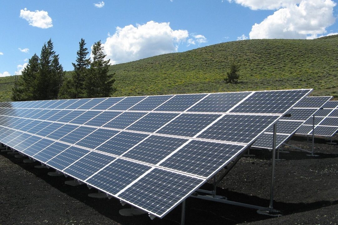 black-and-silver-solar-panels-159397